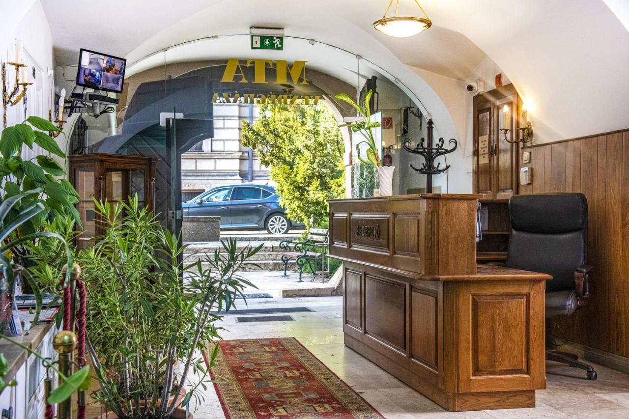 Academy Pension Budapest Exteriör bild
