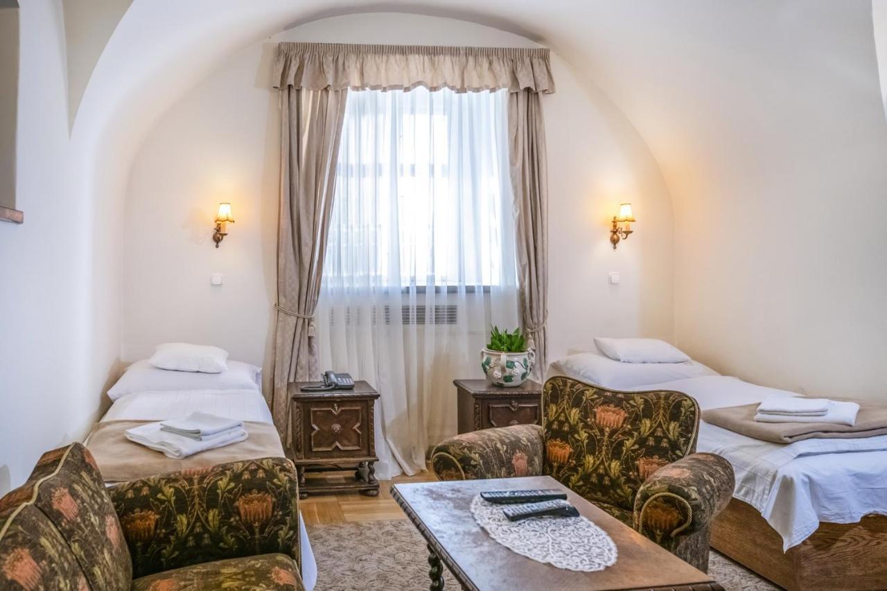 Academy Pension Budapest Exteriör bild
