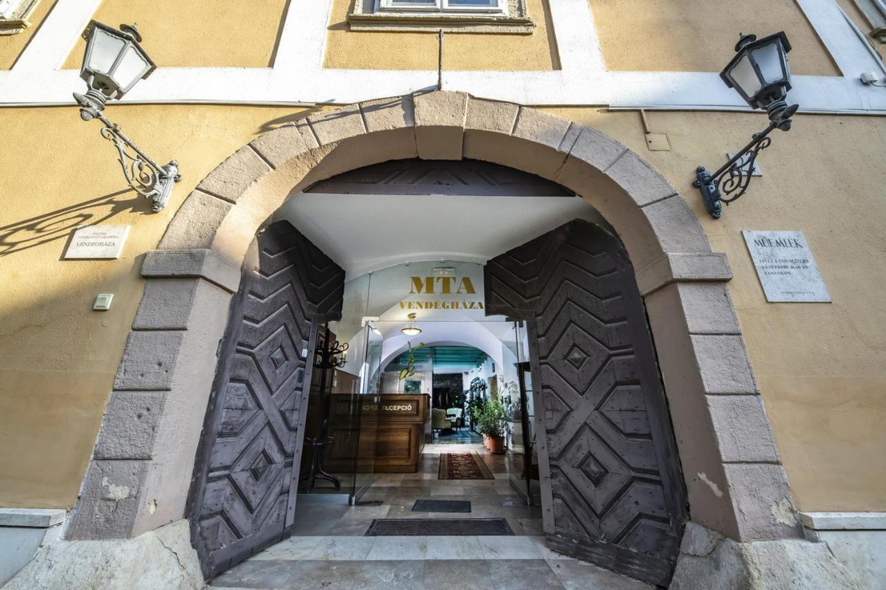 Academy Pension Budapest Exteriör bild