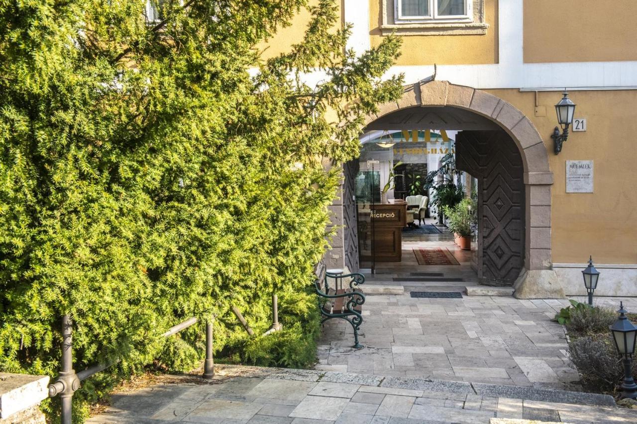 Academy Pension Budapest Exteriör bild