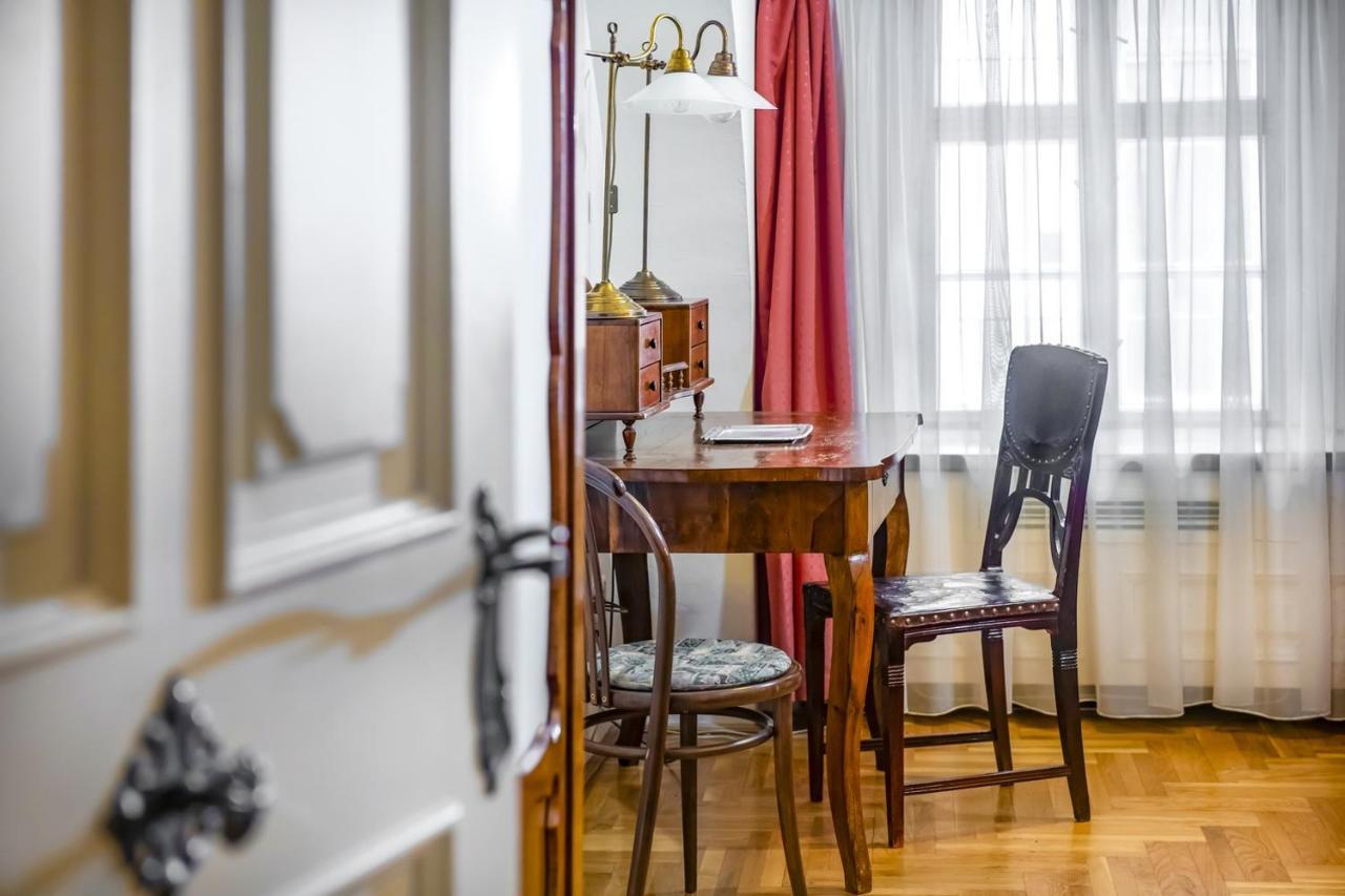 Academy Pension Budapest Exteriör bild