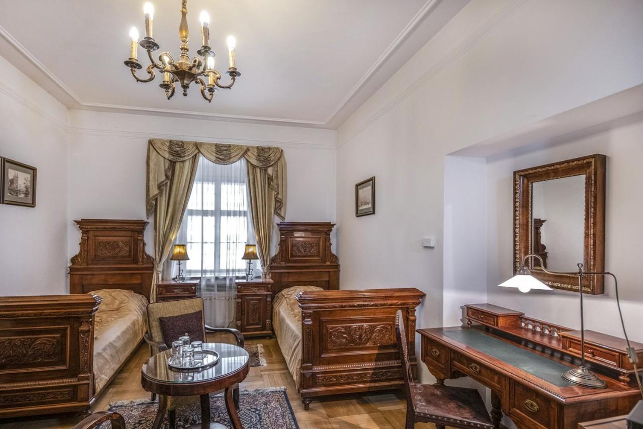 Academy Pension Budapest Exteriör bild